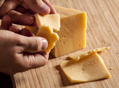 Как приготовить твердый сыр в домашних условиях? Рецепт твердого сыра в домашних условиях