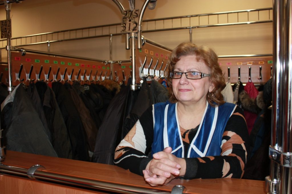Работа в москве для пенсионеров женщин до 65 лет гардеробщица