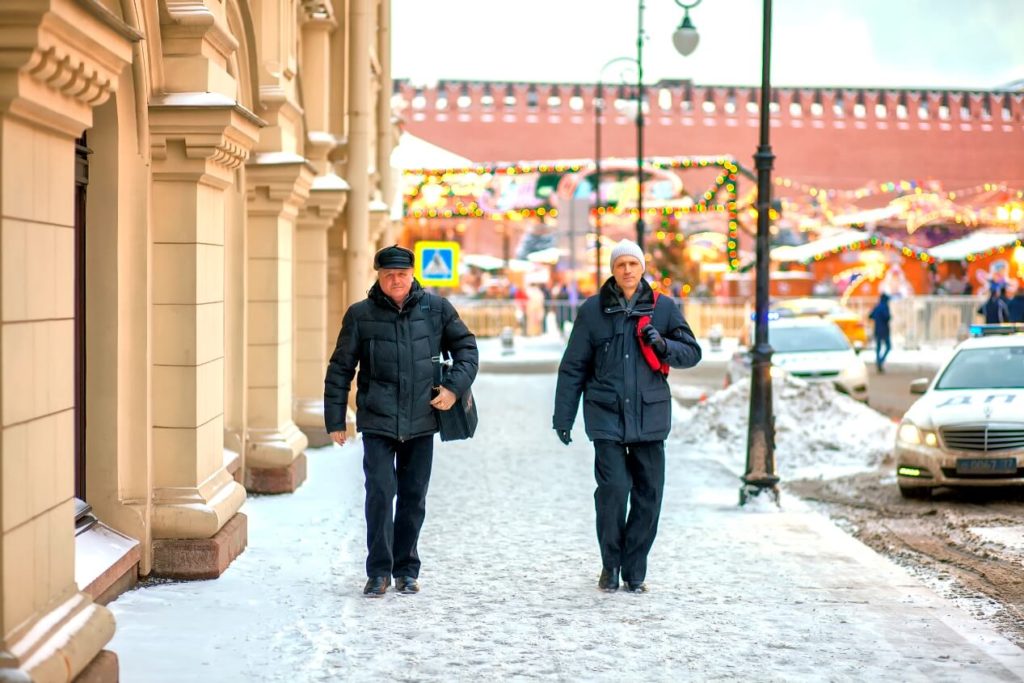 Работа курьером в Москве для пенсионеров